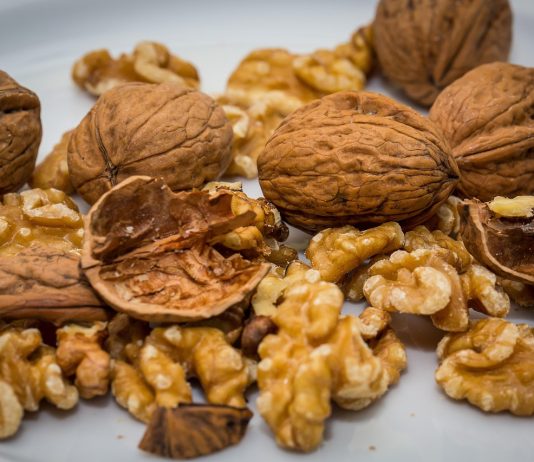 5 alimenti che non devono mai mancare in una dieta sana noci