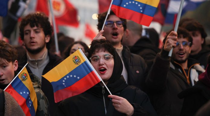 Protesta a Roma contro l’attacco degli Stati Uniti al Venezuela (1)