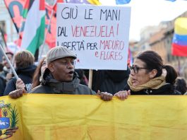 Protesta a Roma contro l’attacco degli Stati Uniti al Venezuela (2)