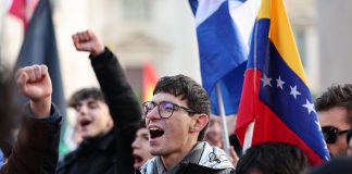 Protesta a Roma contro l’attacco degli Stati Uniti al Venezuela (3)