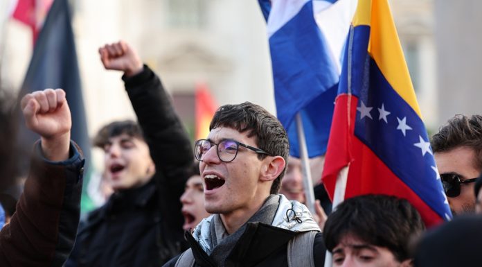 Protesta a Roma contro l’attacco degli Stati Uniti al Venezuela (3)