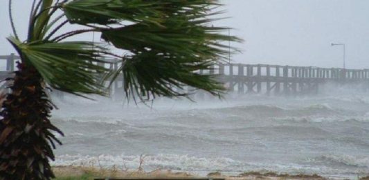 Maltempo, esondano due fiumi nel Cosentino: alcune famiglie isolate
