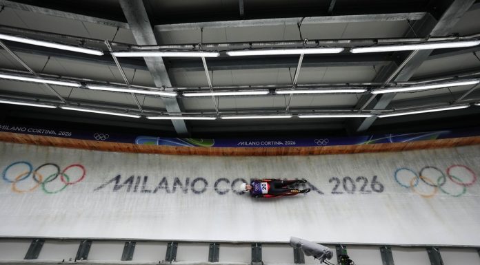 Milano-Cortina 2026: la cinese Wang in gara nello slittino singolo femminile