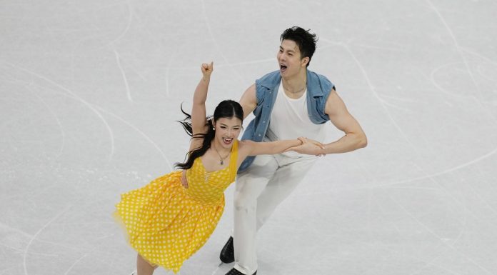 Milano-Cortina 2026: cinesi Wang e Liu in gara di danza ritmica di pattinaggio artistico (2)