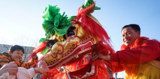 Cina: a Pechino apre una fiera del tempio per la Festa di primavera (3)