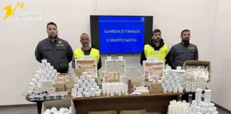 Scoperto a Napoli un deposito abusivo di medicinali illegali importati dall’estero