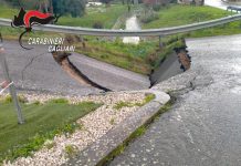 Nel Cagliaritano cede l’asfalto, voragine del terreno e strada chiusa