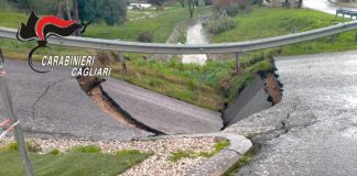 Nel Cagliaritano cede l’asfalto, voragine del terreno e strada chiusa