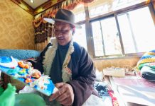 Cina: Xizang, sculture di burro per il Capodanno tibetano (1)