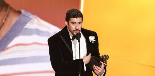 Grammy nel segno di Bad Bunny e delle proteste anti-ICE. Trump “Show inguardabile”