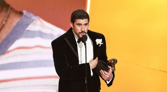 Grammy nel segno di Bad Bunny e delle proteste anti-ICE. Trump “Show inguardabile”