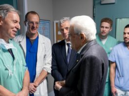 Mattarella al Niguarda in visita ai giovani feriti nella strage di Crans-Montana. Il presidente ringrazia i medici e incontra i familiari