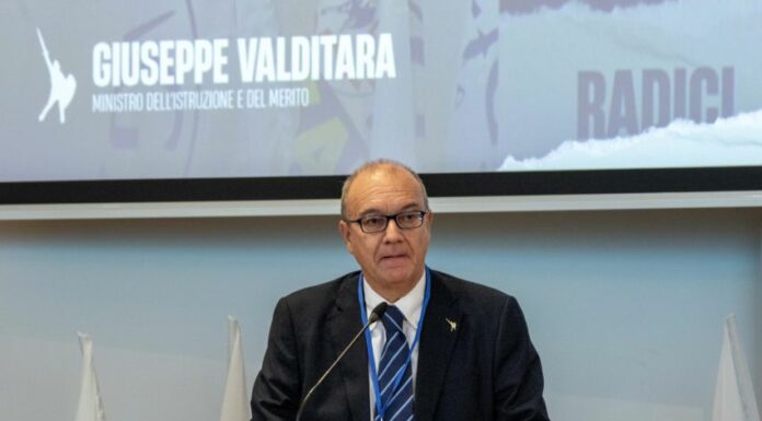 Valditara “Sul divieto uso dei social per under 16 decide il Parlamento”