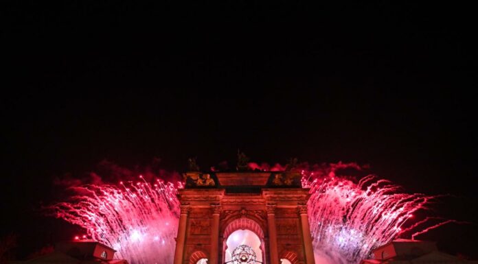 Mattarella in tram, poesia, musica e grandi star: parte Milano-Cortina