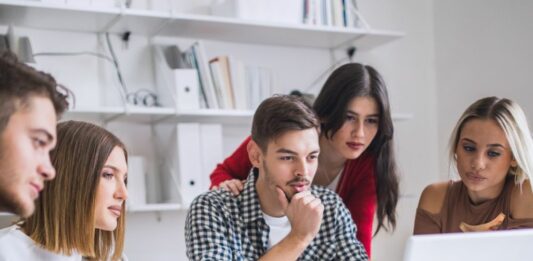 Riparte “Giovani e Lavoro per ZeroNeet”, formazione gratuita per 10.000 ragazzi Giovani