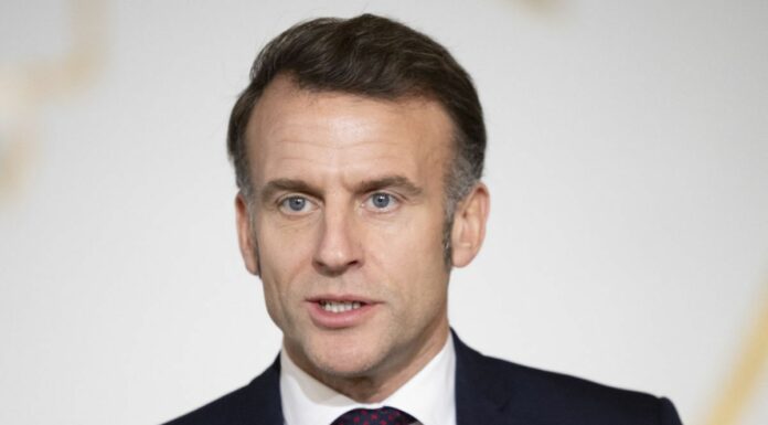 Macron “E’ il momento del risveglio europeo”