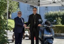 Due scooter elettrici TVS iQube al Governatorato di Stato della Città del Vaticano