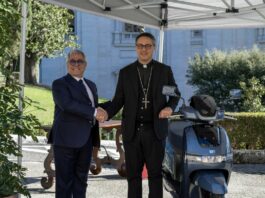 Due scooter elettrici TVS iQube al Governatorato di Stato della Città del Vaticano