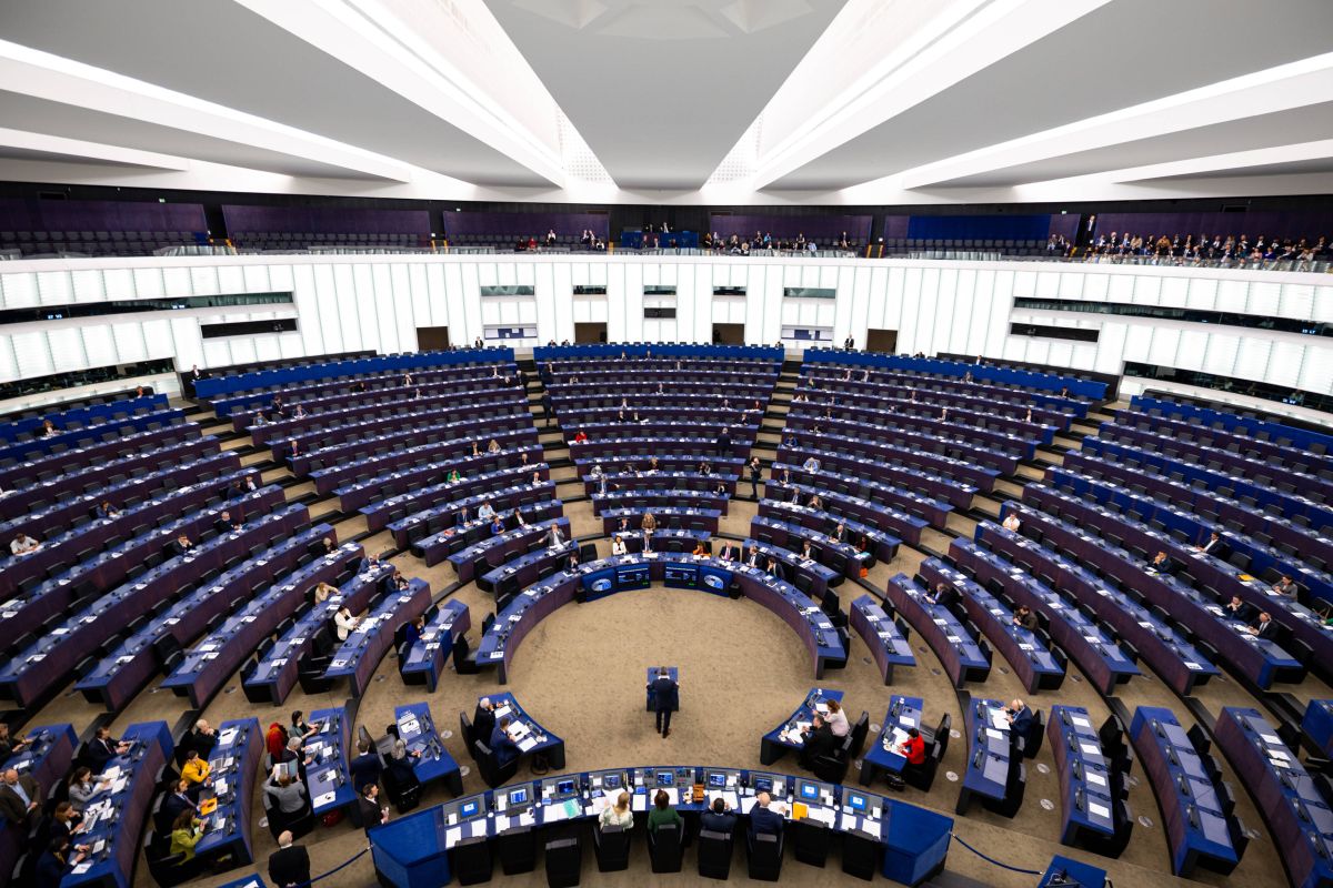 geronimo it sali-in-bus-e-vai-ua-spassou-per-la-romagna-presentato-oggi-a-milano-il-progetto-di-bus-di-collegamento-tra-la-costa-e-i-borghi-le-citt-e-le-valli-A69650 007