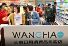 Cina, nell’isola di Hainan boom di acquisti nei nuovi negozi duty free