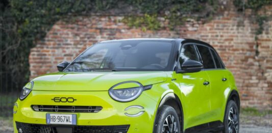 Fiat 600 Sport e Abarth 600e unite nello spirito di Milano-Cortina