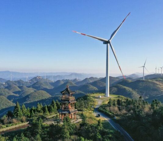 Cina, il 22% della produzione totale di elettricità da eolico e solare