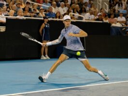 Buona la prima di Sinner a Doha, Machac ko in 2 set