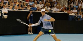 Buona la prima di Sinner a Doha, Machac ko in 2 set