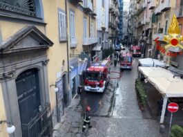 Fiamme in pieno centro a Napoli, coinvolto il teatro Sannazaro
