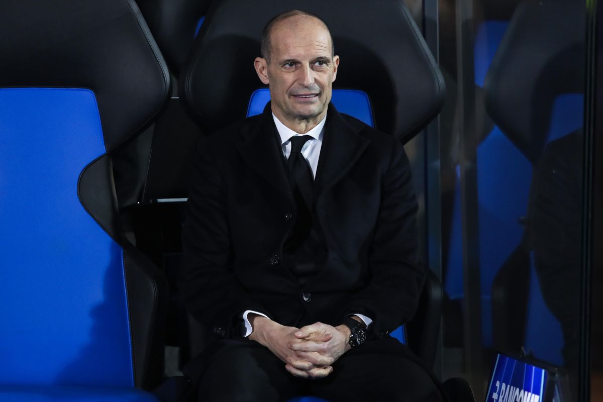 geronimo it usano-una-panda-come-ariete-sfondano-il-vetro-della-gioielleria-sarni-oro-e-rubano-oro-e-preziosi-poi-si-danno-alla-fuga-A69822 004