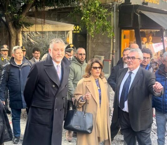 Giuli “Massimo sforzo del governo per il restauro del teatro Sannazaro”