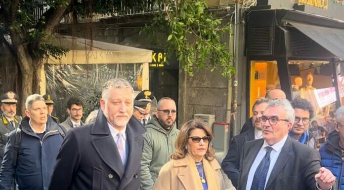 Giuli “Massimo sforzo del governo per il restauro del teatro Sannazaro”