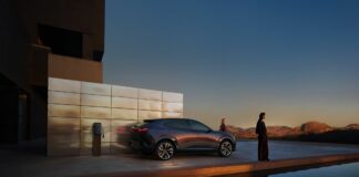 La nuova Mazda CX-6e debutta al MAXXI tra arte, visione e innovazione