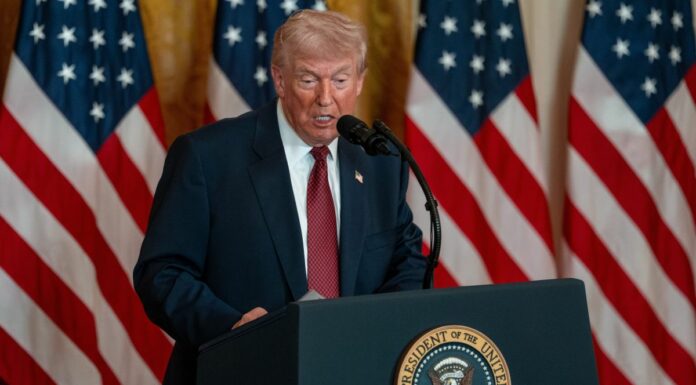 Trump aumenta i dazi globali al 15% “Da Corte Suprema decisione anti-Usa”