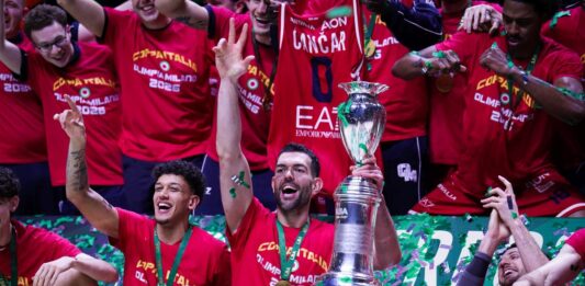 La EA7 Milano vince la Coppa Italia di basket, Tortona ko in finale