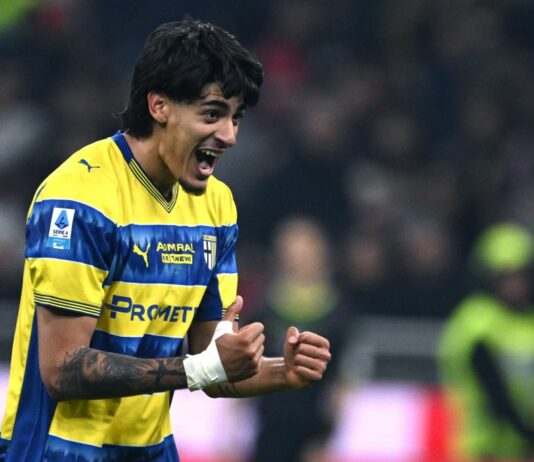 Tonfo Milan a San Siro: il Parma passa con Troilo, Inter a +10