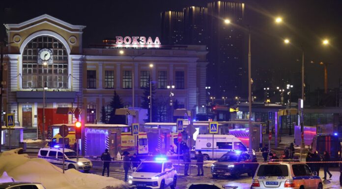 Esplode ordigno alla stazione Savelovsky di Mosca, ucciso un agente