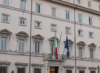 Vertice a Palazzo Chigi presieduto da Meloni sulla crisi in Medio Oriente. Giovedì Tajani e Crosetto riferiranno alle Camere