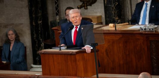 Trump, lungo discorso sullo Stato dell’Unione “Il nostro Paese è tornato”