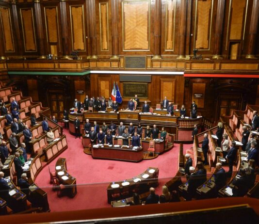 مجلس الشيوخ الإيطالي يقر بالأغلبية وثيقة المالية العامة