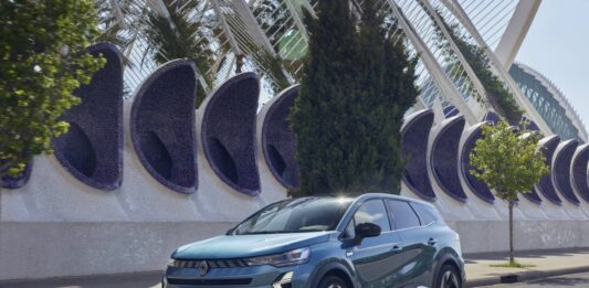 Renault Symbioz, spazio e tecnologia ibrida per la famiglia moderna