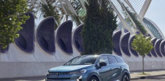 Renault Symbioz, spazio e tecnologia ibrida per la famiglia moderna