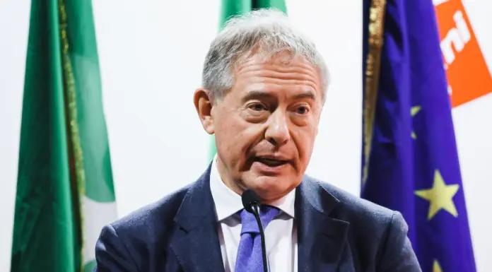 Urso “Sui dazi l’Ue prosegua negoziati con gli Usa chiedendo chiarezza”