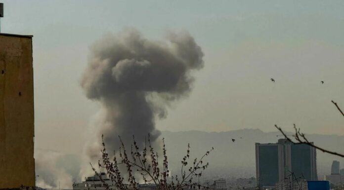 Israele e Usa lanciano attacco all’Iran, Trump “Operazione su larga scala”