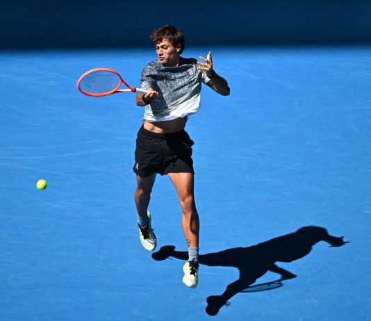 Cobolli batte Kecmanovic in rimonta e vola al terzo turno di Indian Wells, Berrettini eliminato da Zverev