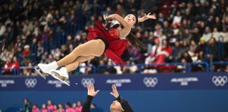 Milano-Cortina 2026: i cinesi Sui e Han in gara nel programma corto a coppie di pattinaggio artistico (1)