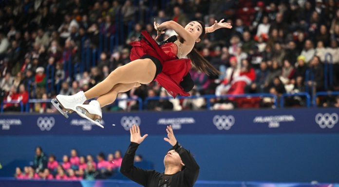 Milano-Cortina 2026: i cinesi Sui e Han in gara nel programma corto a coppie di pattinaggio artistico (1)