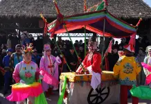 Cina: a Pechino apre una fiera del tempio per la Festa di primavera (2)