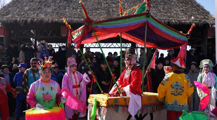 Cina: a Pechino apre una fiera del tempio per la Festa di primavera (2)