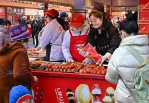 Cina: Qingdao ospita fiera di frutta candita per Festa di primavera (1)